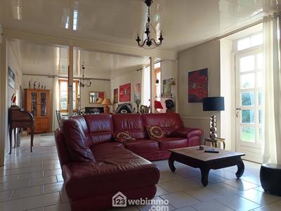 Maison de maîtres - 316 m² - 11 pièces