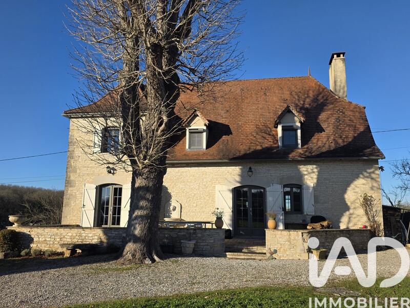 Maison - 140 m² - 5 pièces