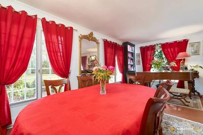 Maison - 180 m² - 7 pièces