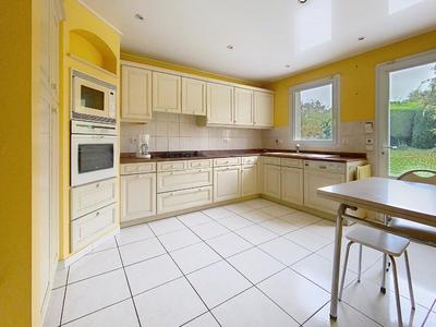 Maison - 242 m² - 5 pièces