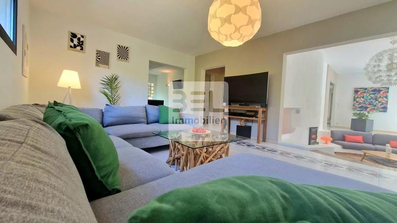 Villa - 255 m² - 8 pièces