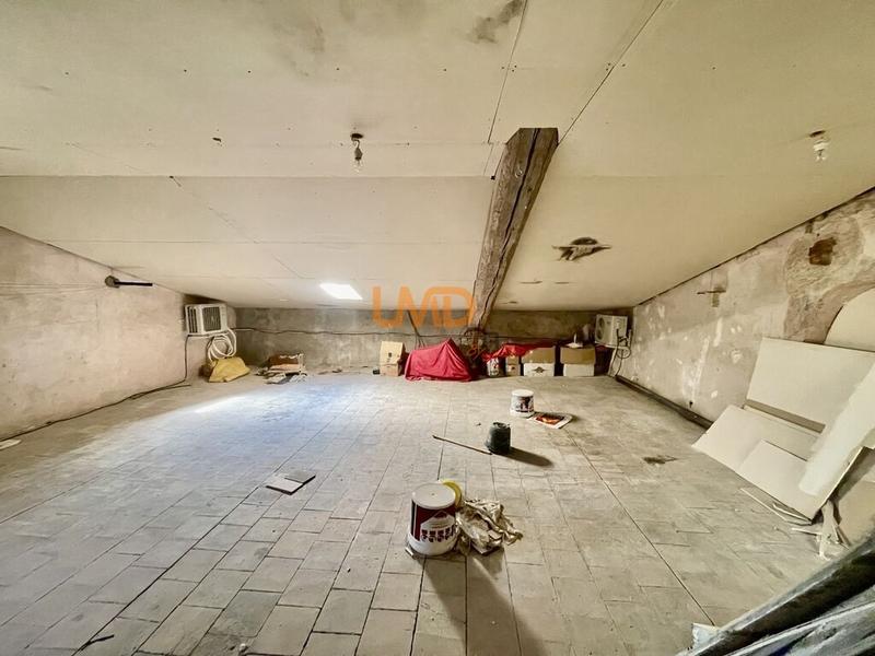 Maison - 230 m² - 10 pièces