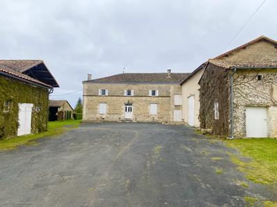 Corps de ferme - 210 m² - 7 pièces