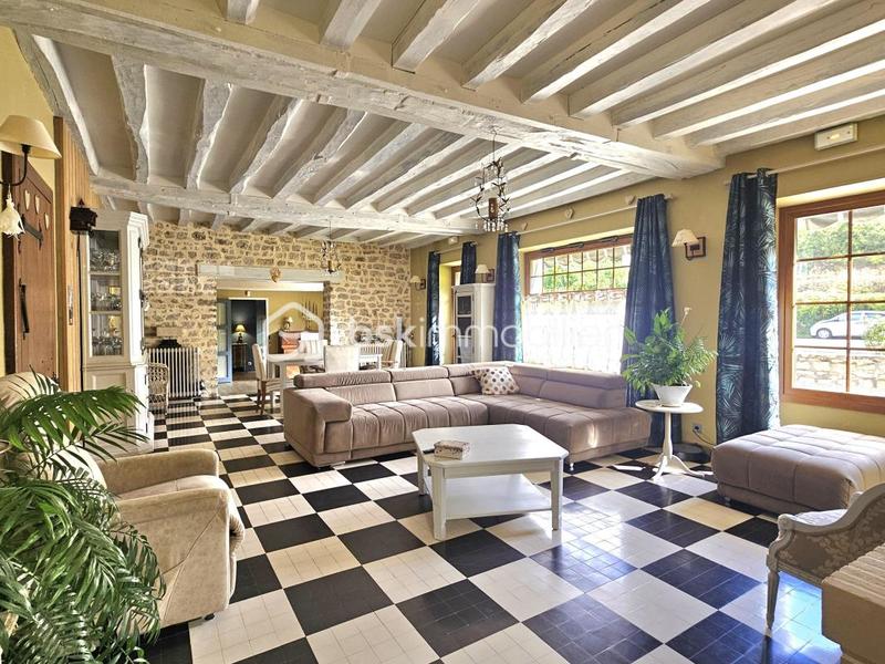 Maison - 335 m² - 14 pièces