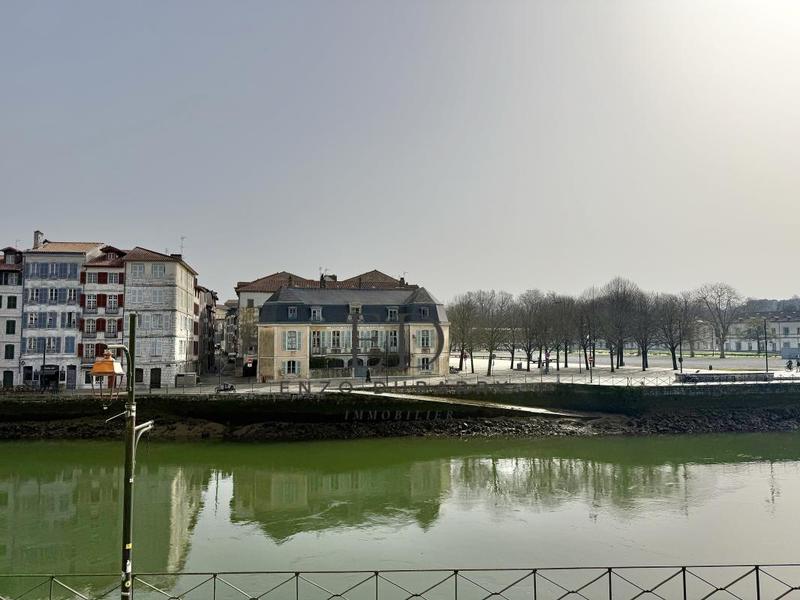 Appartement - 97 m² - 4 pièces