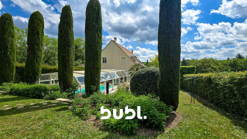 Maison - 302 m² - 12 pièces