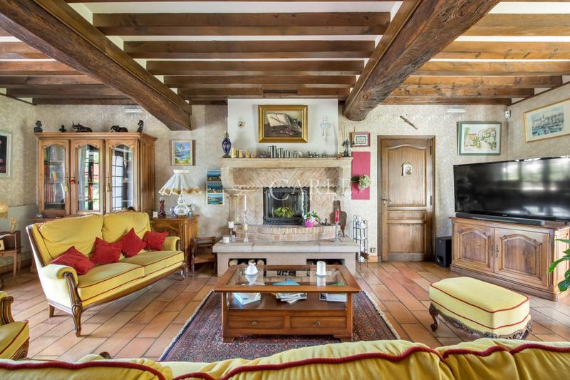 Maison - 238 m² - 8 pièces