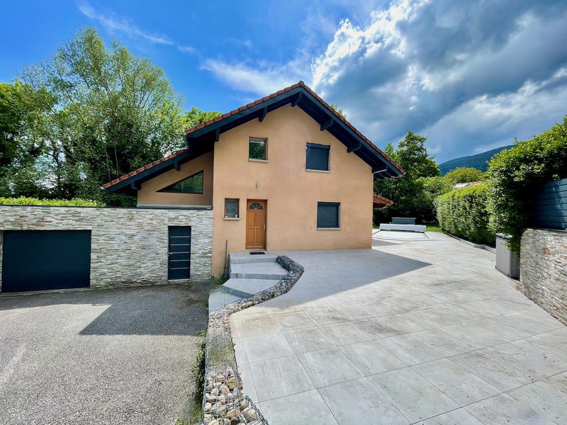 Villa - 141 m² - 6 pièces