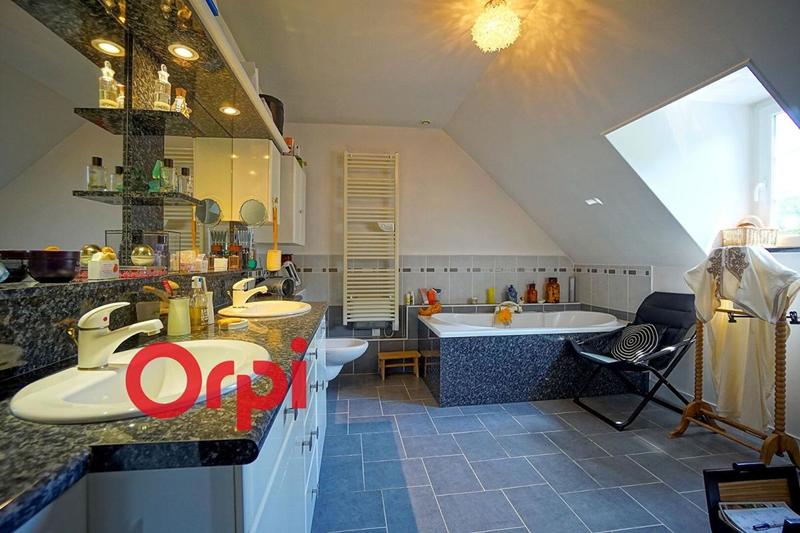 Maison - 220 m² - 9 pièces