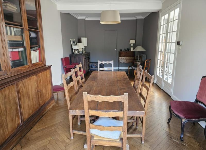 Maison - 371 m² - 8 pièces