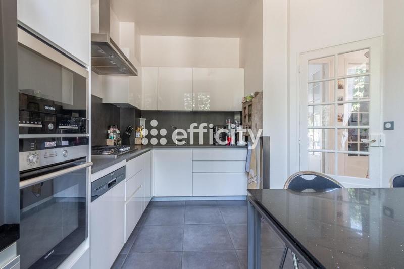 Maison - 182 m² - 8 pièces