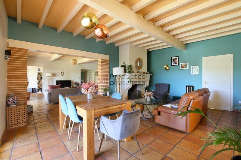 Maison - 225 m² - 7 pièces