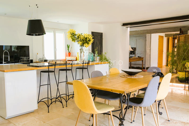 Propriété - 215 m² - 10 pièces