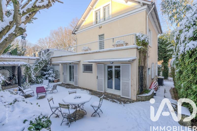 Maison - 200 m² - 8 pièces