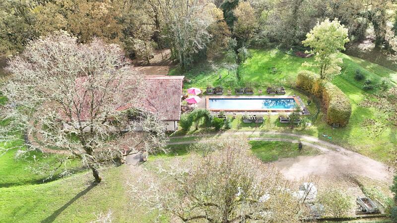 Maison de maîtres - 850 m² - 17 pièces