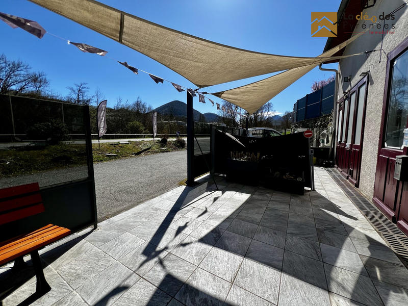 Local commercial - 194 m² - 8 pièces