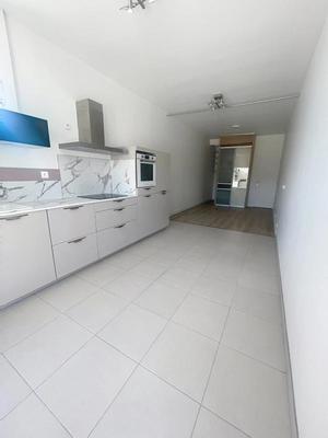 Maison - 216 m² - 8 pièces