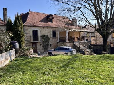 Maison - 230 m² - 11 pièces