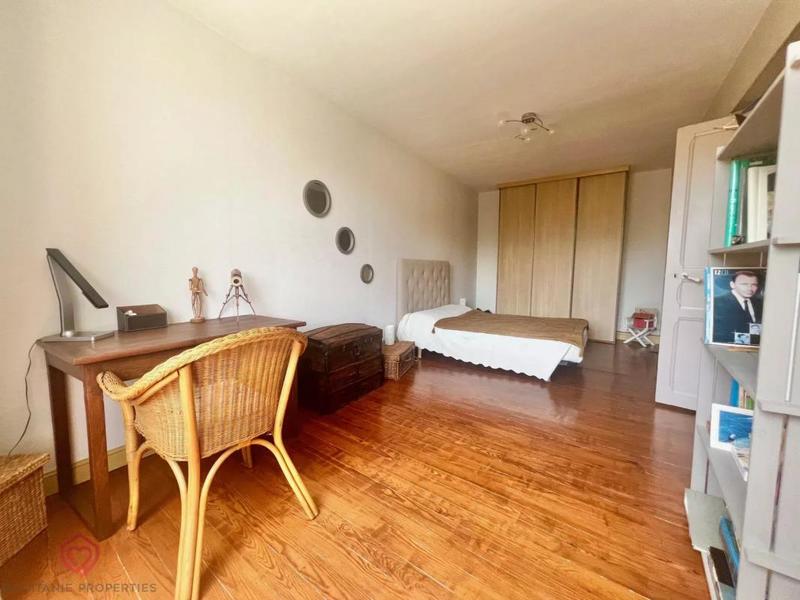 Propriété - 187 m² - 7 pièces