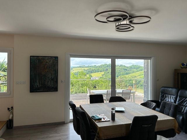 Maison - 250 m² - 7 pièces