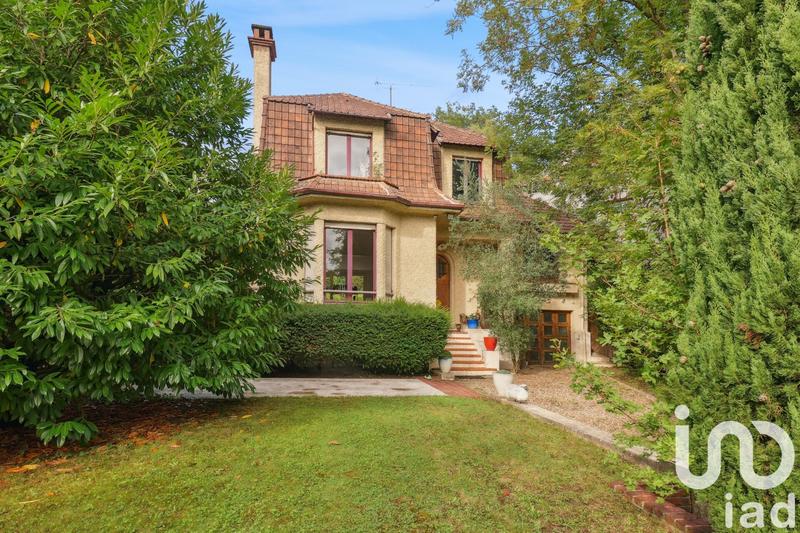 Maison - 250 m² - 8 pièces