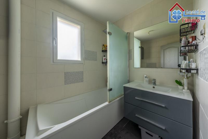 Maison - 104 m² - 6 pièces