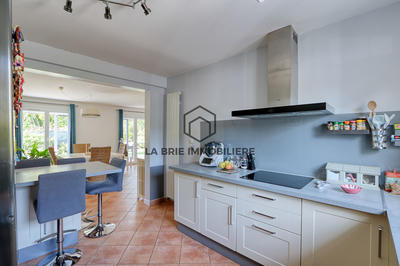 Maison - 161 m² - 8 pièces