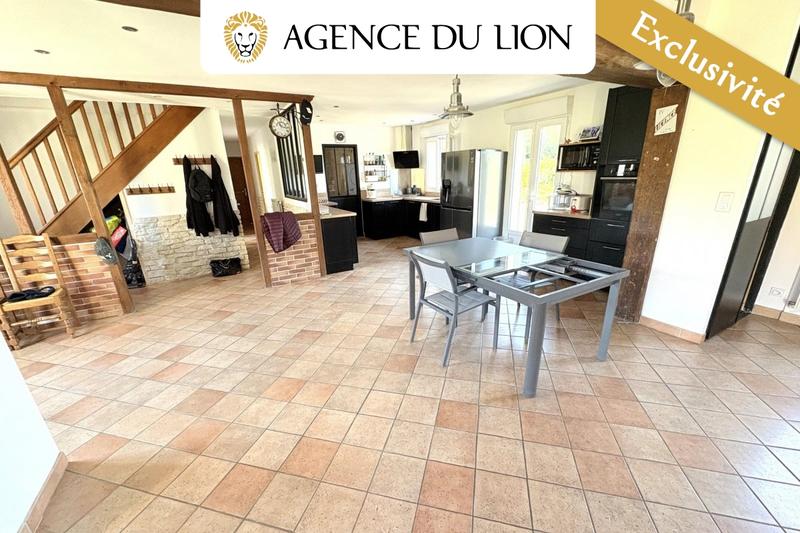 Maison - 240 m² - 10 pièces