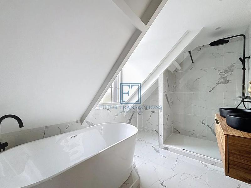 Maison - 211 m² - 9 pièces