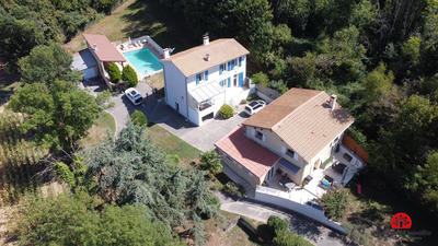 Maison - 275 m² - 8 pièces