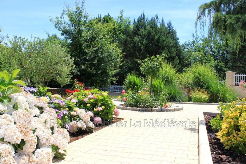 Demeure - 230 m² - 5 pièces