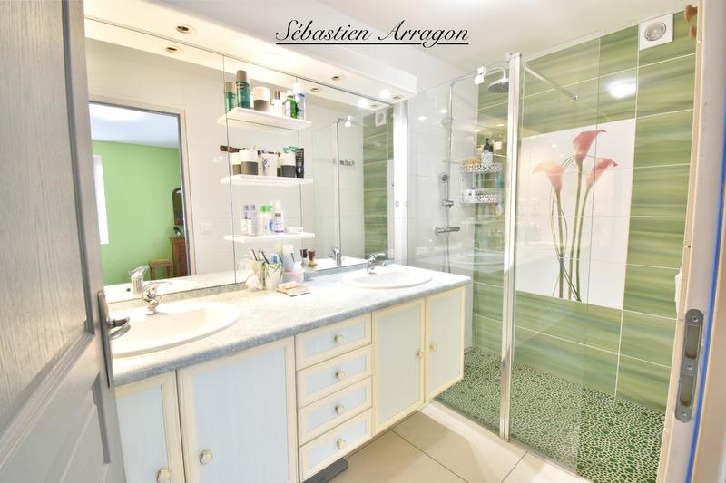 Propriété - 260 m² - 8 pièces