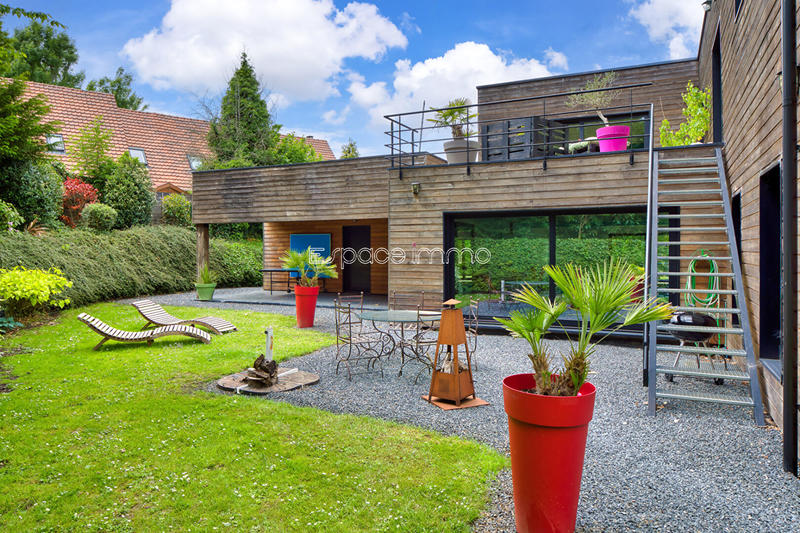 Maison - 630 m² - 8 pièces