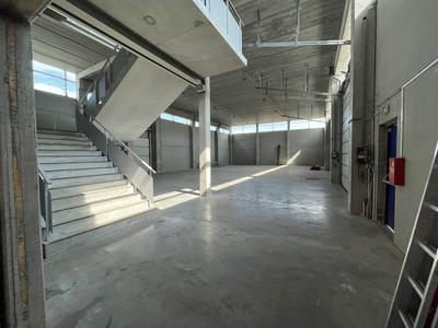 Local commercial - 1 500 m²