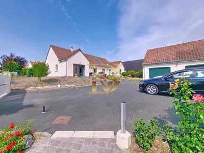 Maison - 230 m² - 8 pièces