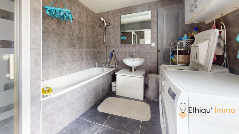 Maison - 230 m² - 7 pièces