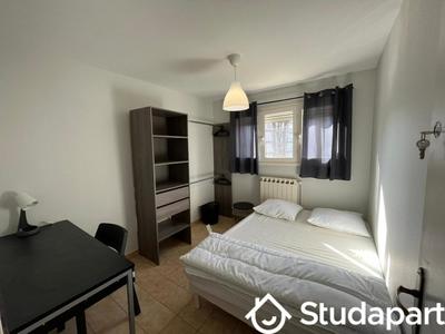 Chambre - 11 m² - 1 pièce