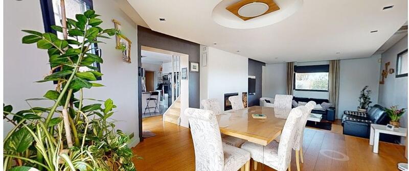 Maison - 135 m² - 6 pièces