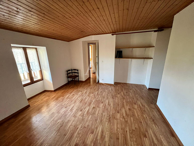 Maison - 250 m² - 5 pièces