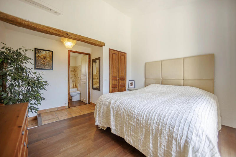 Villa - 196 m² - 6 pièces