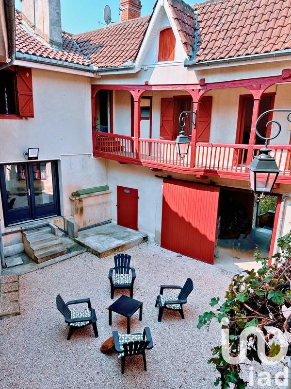 Maison - 394 m² - 14 pièces