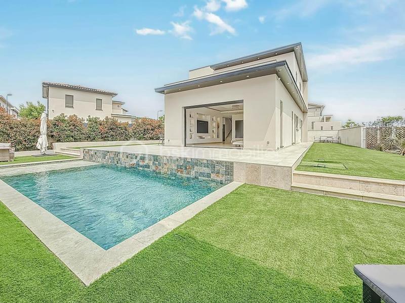 Maison - 170 m² - 5 pièces