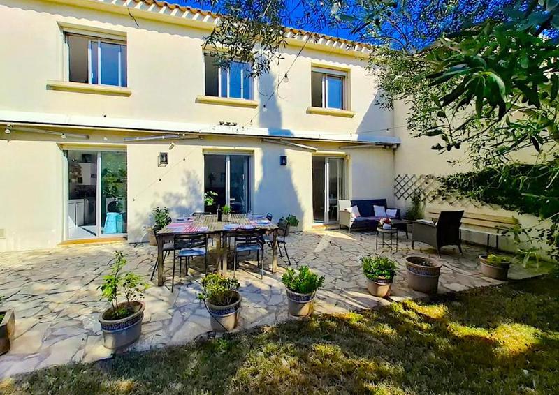 Maison - 212 m² - 9 pièces