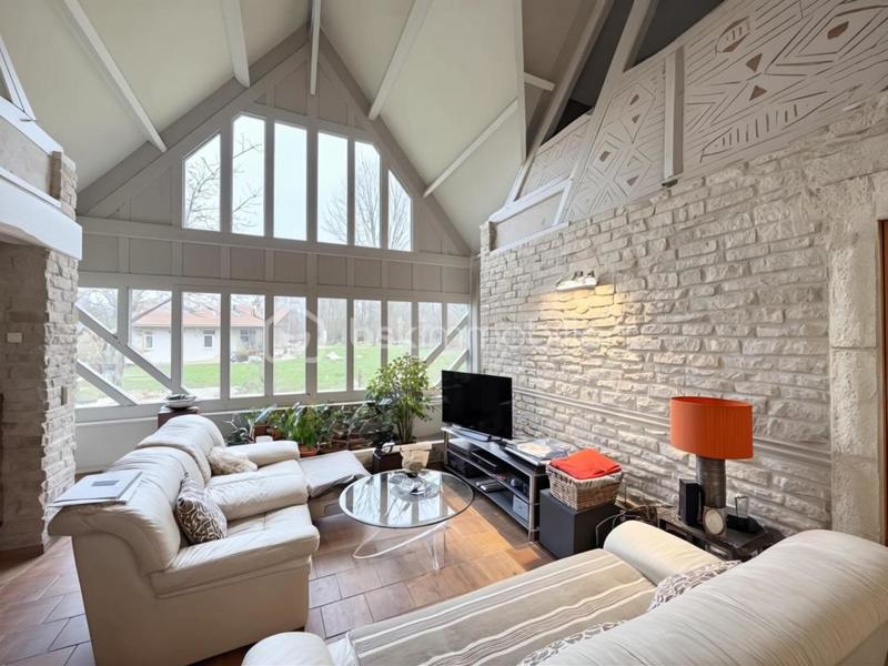 Maison ancienne - 261 m² - 8 pièces