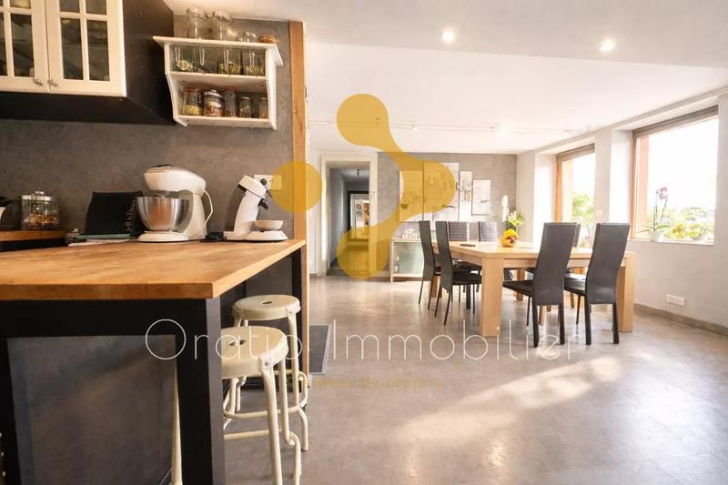 Maison - 207 m² - 8 pièces