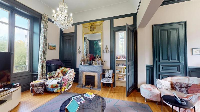 Maison de maîtres - 251 m² - 9 pièces