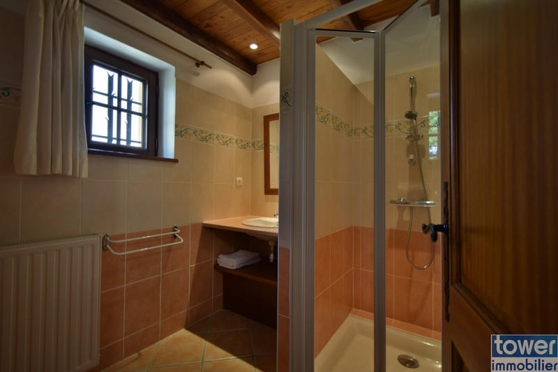 Propriété - 289 m² - 11 pièces