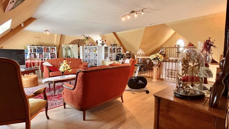 Maison - 230 m² - 6 pièces