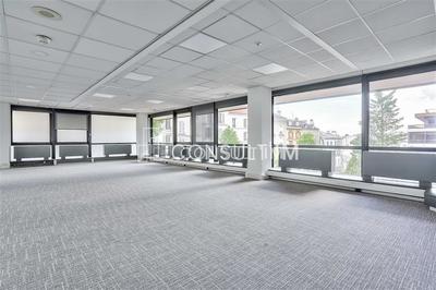 Bureau - 2 831 m²