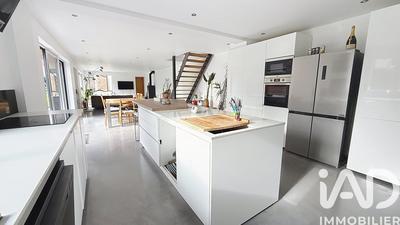 Maison - 280 m² - 10 pièces